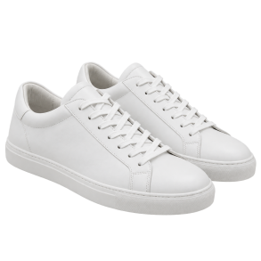 Klassiske hvide sneakers i enkelt design